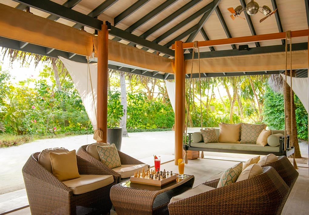 Sails Bar at Baros thumbnail 4